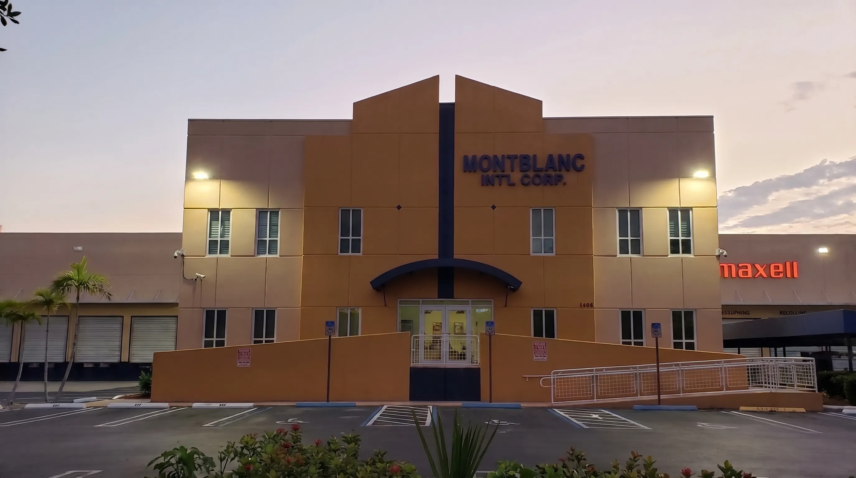 Warehouse building facade in Doral